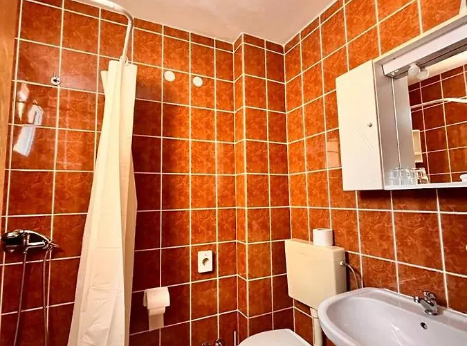 מלון Pansion Tony *